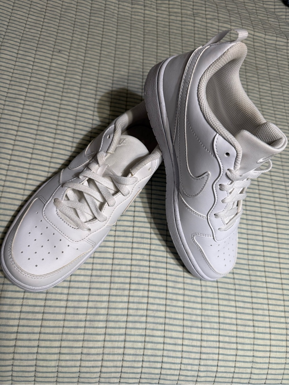 Nike White Low-Top Leather Sneakers size 7Y 
Brand new